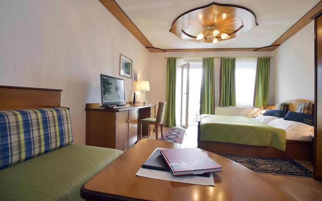 Seehotel Schwan Gmunden Exterior photo
